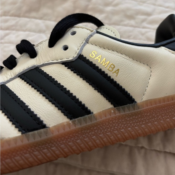 Adidas Black and White Sneakers with Iconic Stripes - Picture 3 of 8